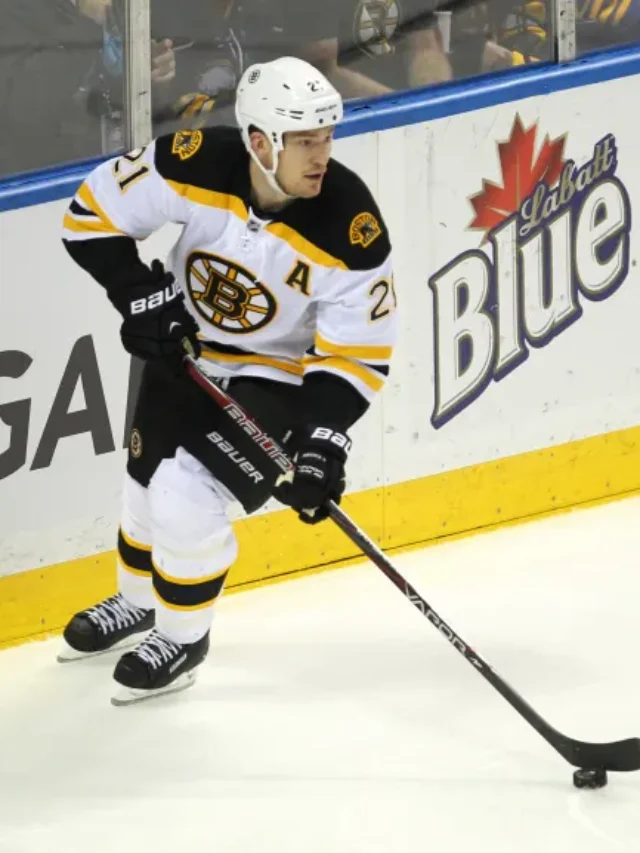 Bruins Legend Fires Up Fans With Beer Chug